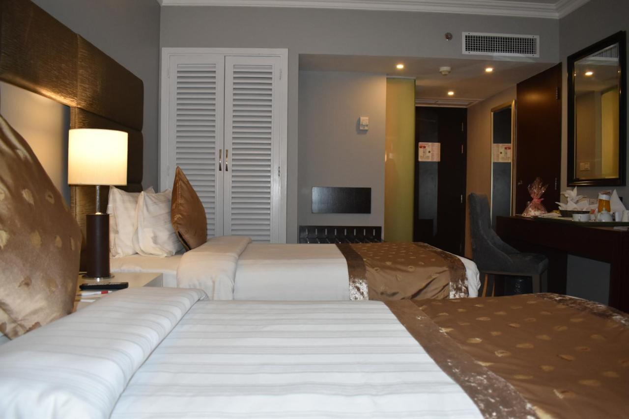 Ramada Plaza by Wyndham Karachi Airport Hotel Zewnętrze zdjęcie A room at the hotel