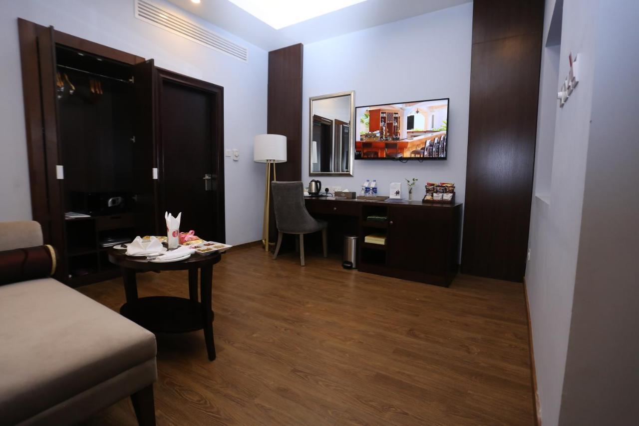 Ramada Plaza by Wyndham Karachi Airport Hotel Zewnętrze zdjęcie A room at the hotel