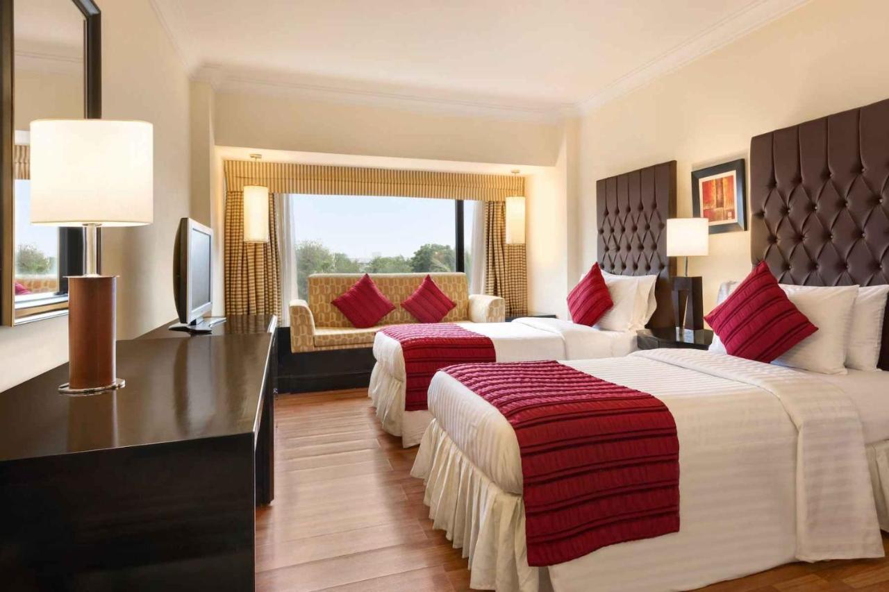 Ramada Plaza by Wyndham Karachi Airport Hotel Zewnętrze zdjęcie A room at the hotel