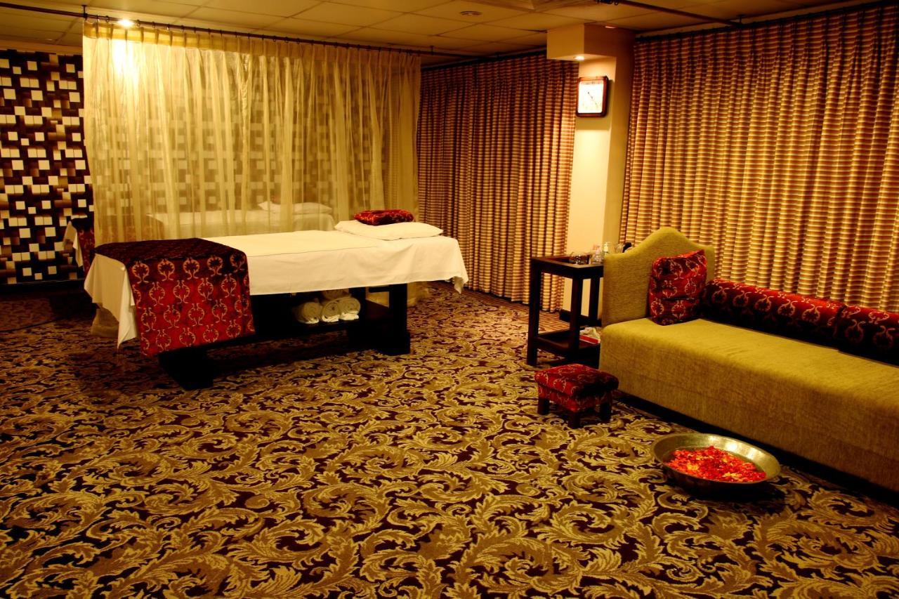 Ramada Plaza by Wyndham Karachi Airport Hotel Zewnętrze zdjęcie A spa treatment room