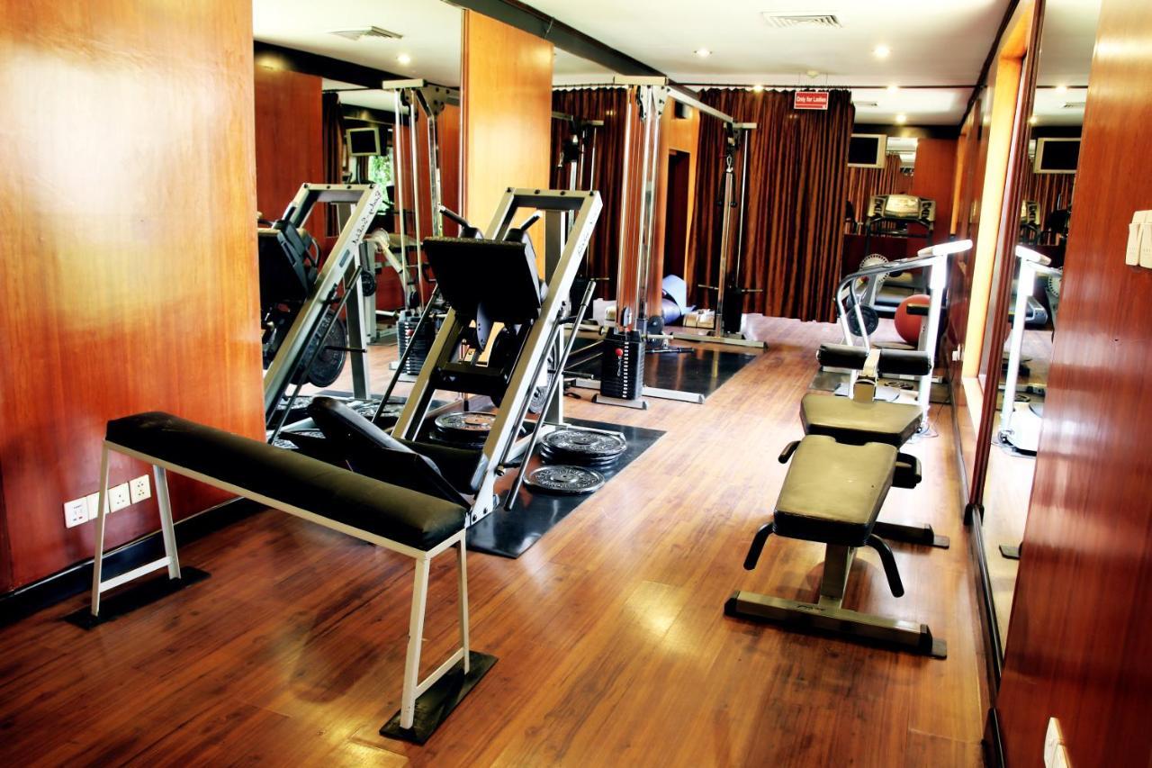 Ramada Plaza by Wyndham Karachi Airport Hotel Zewnętrze zdjęcie The gym at the Taj Mahal Palace
