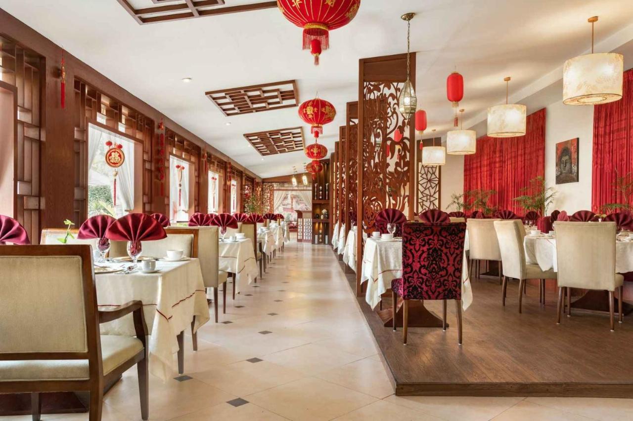 Ramada Plaza by Wyndham Karachi Airport Hotel Zewnętrze zdjęcie The interior of a restaurant in Beijing