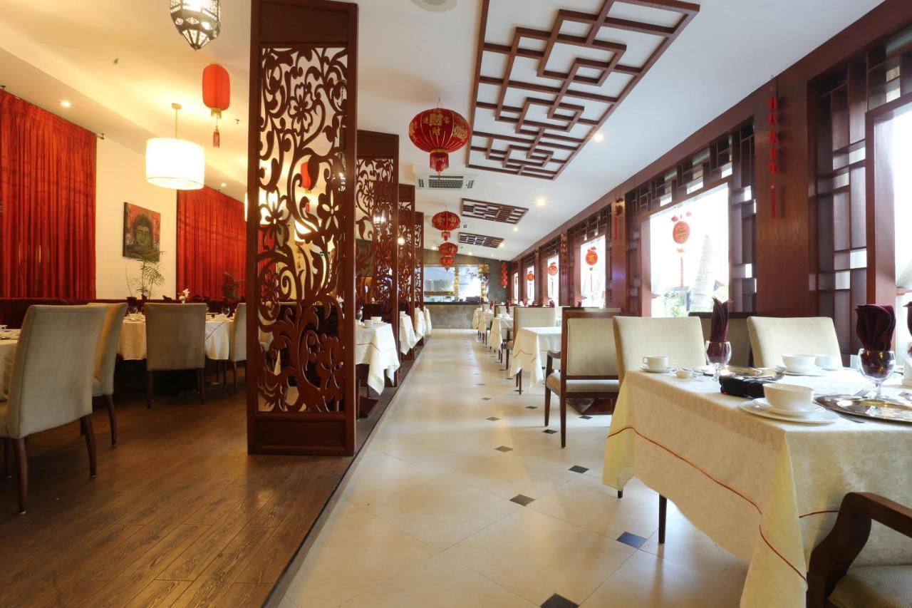 Ramada Plaza by Wyndham Karachi Airport Hotel Zewnętrze zdjęcie Interior of a restaurant in Beijing